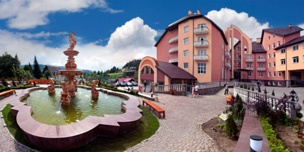 Три Сина та Донька Східниця Три Сына и Дочь 4*